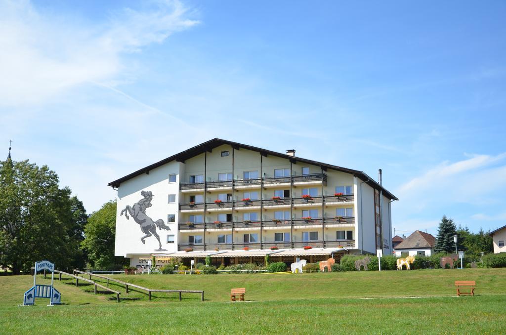 Hotel Reitzentrum Hausruckhof Ampflwang im Hausruckwald Exterior photo